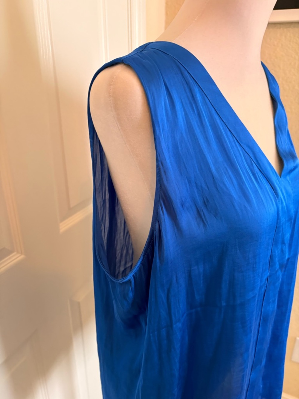 Banana Republic Royal Blue V-Neck Sleeveless Blouse - Picture 3 of 5